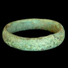 Grand bracelet ouvert en bronze